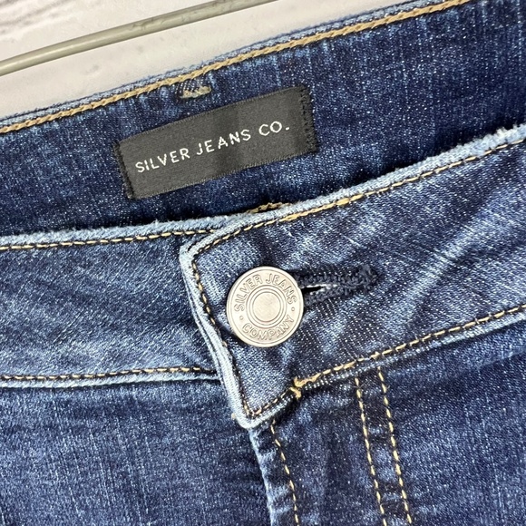 NWT🤩|•SILVER JEANS•| 'Boyfriend Short' Mid Rise Cuffed Stretch Jean Short Sz 30 - Picture 3 of 11